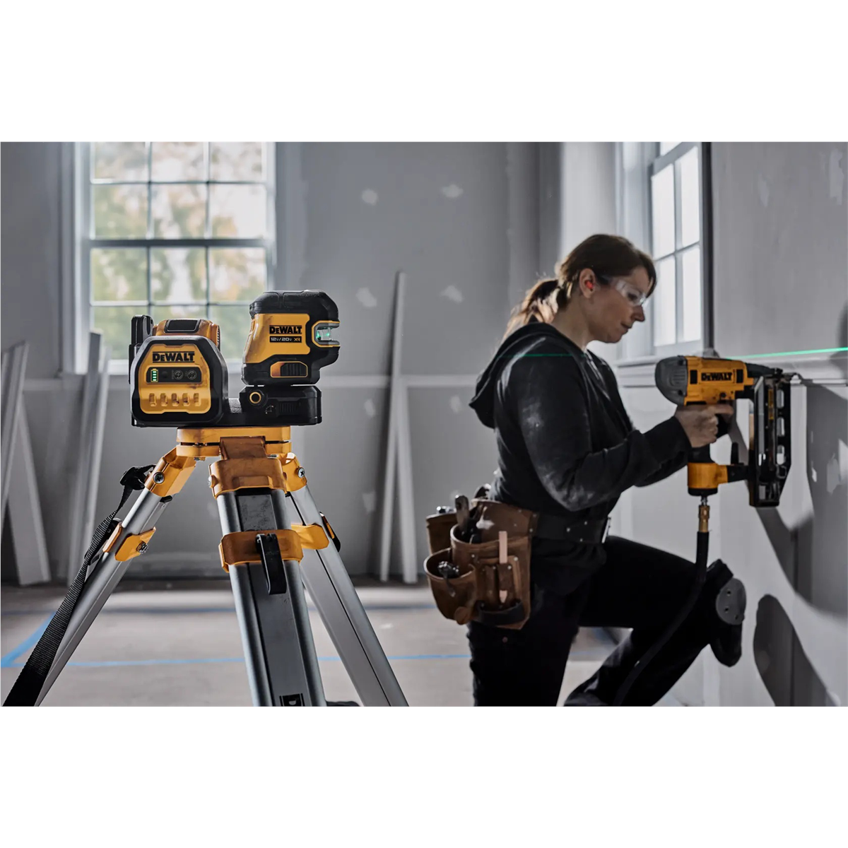 DEWALT 20V MAX* Cordless 2-Spot Green Line Laser Kit