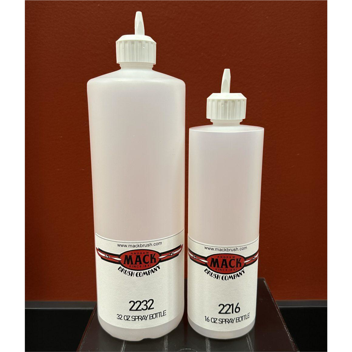 Mack Brushes 32OZ FLIP TOP WASH BOTTLE